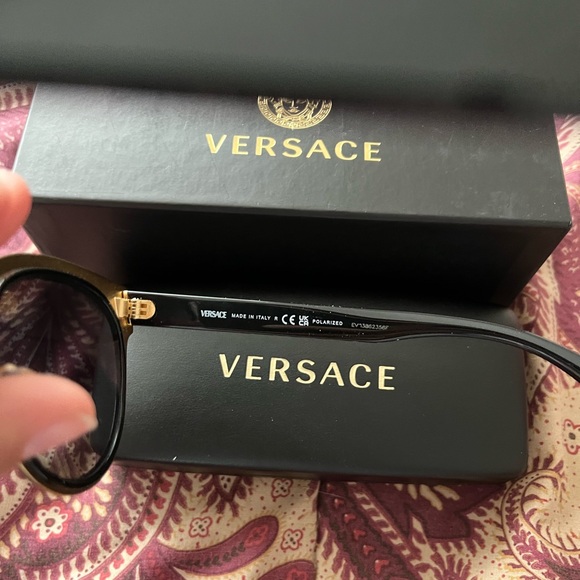 Versace Medusa Charm Sunglasses New - Picture 3 of 3